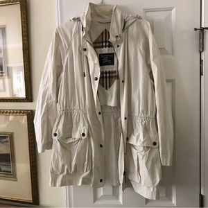 💲⬇️ Burberry utility/rain jacket with hood